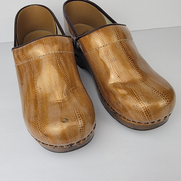 Dansko Shiny Gold Honey Clogs Professional Women's Comfort Shoes - Picture 10 of 13
